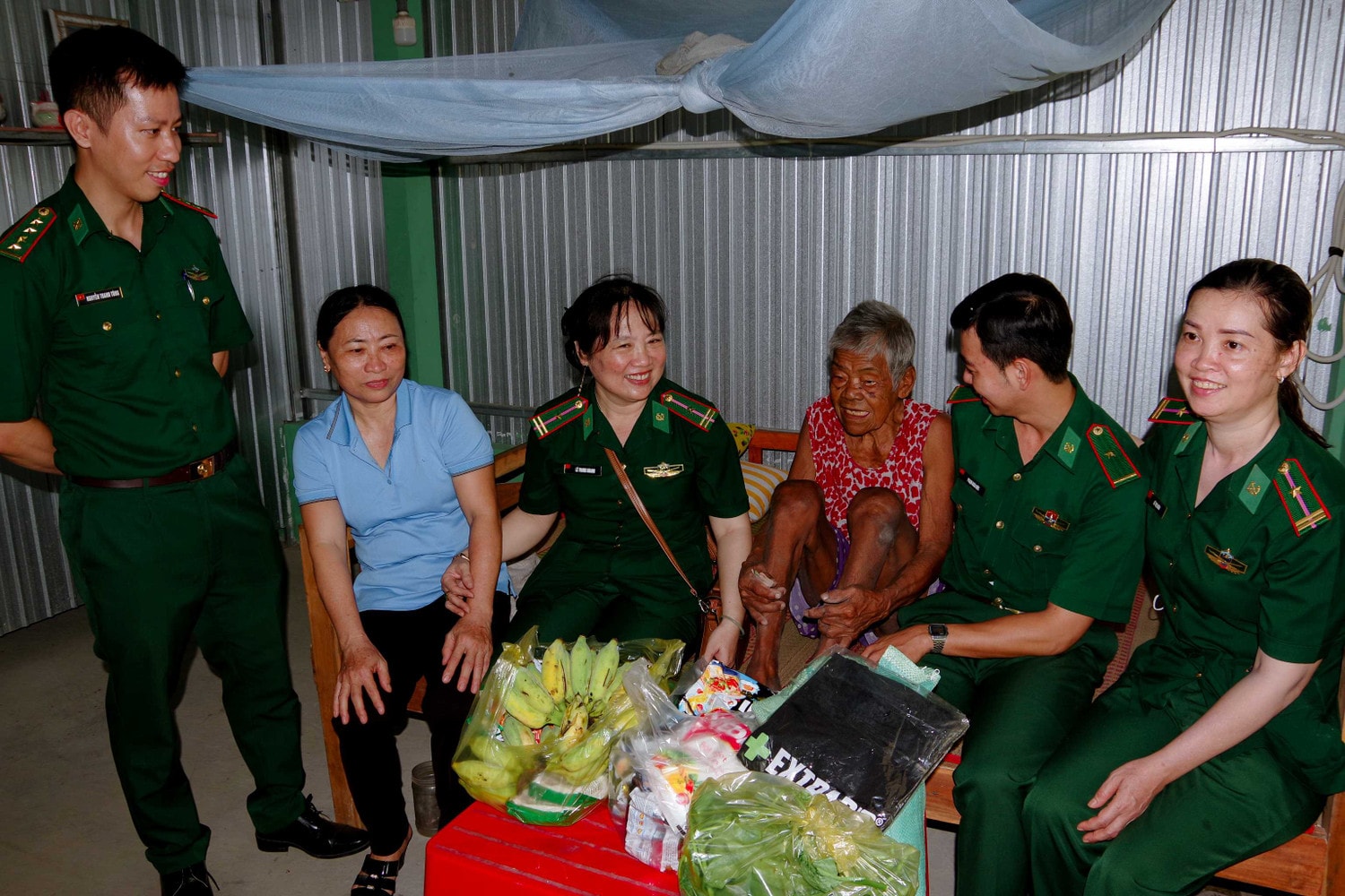 Tổ chức gian hàng 0 đồng cho người nghèo khu vực biên giới biển Sóc Trăng -0
