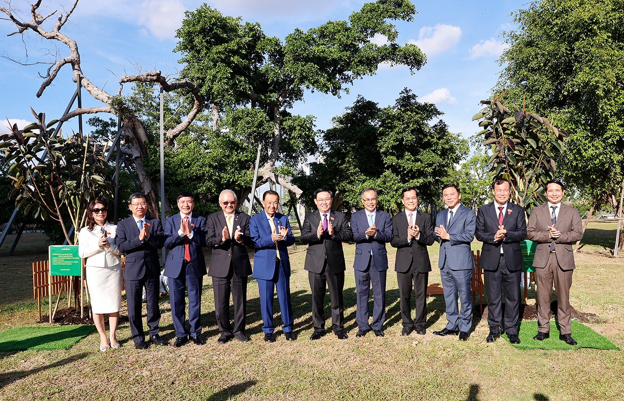 Chủ tịch Quốc hội Vương Đình Huệ hội đàm với Chủ tịch Quốc hội Vương quốc Thái Lan -1