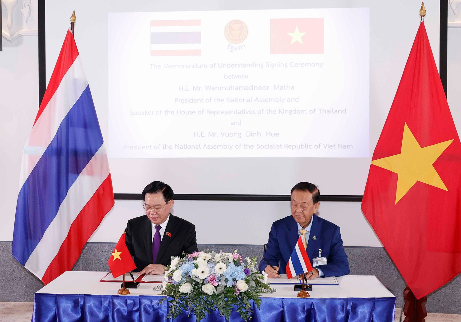 Quốc hội Việt Nam và Hạ viện Thái Lan ký Bản ghi nhớ hợp tác ảnh 1 Quốc hội Việt Nam và Hạ viện Thái Lan ký Bản ghi nhớ hợp tác -0