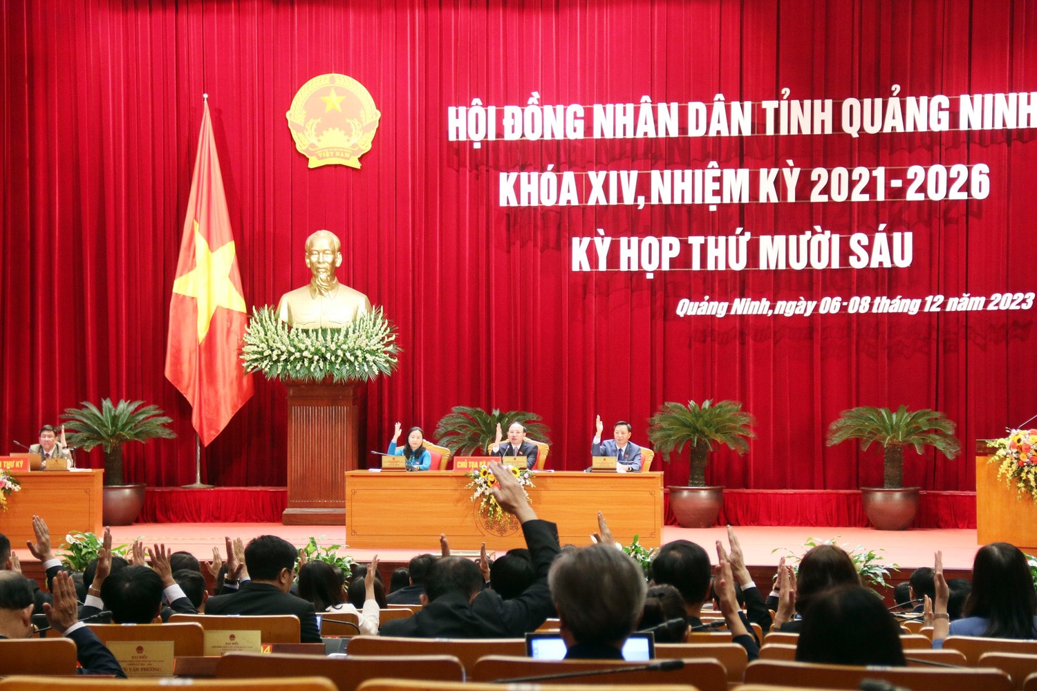 HĐND tỉnh biểu quyết thông qua danh sách 27 người giữ chức vụ do HĐND tỉnh bầu được lấy phiếu tín nhiệm Quảng Ninh: Công bố kết quả lấy phiếu tín nhiệm đối với 27 người giữ chức vụ do HĐND tỉnh bầu -0