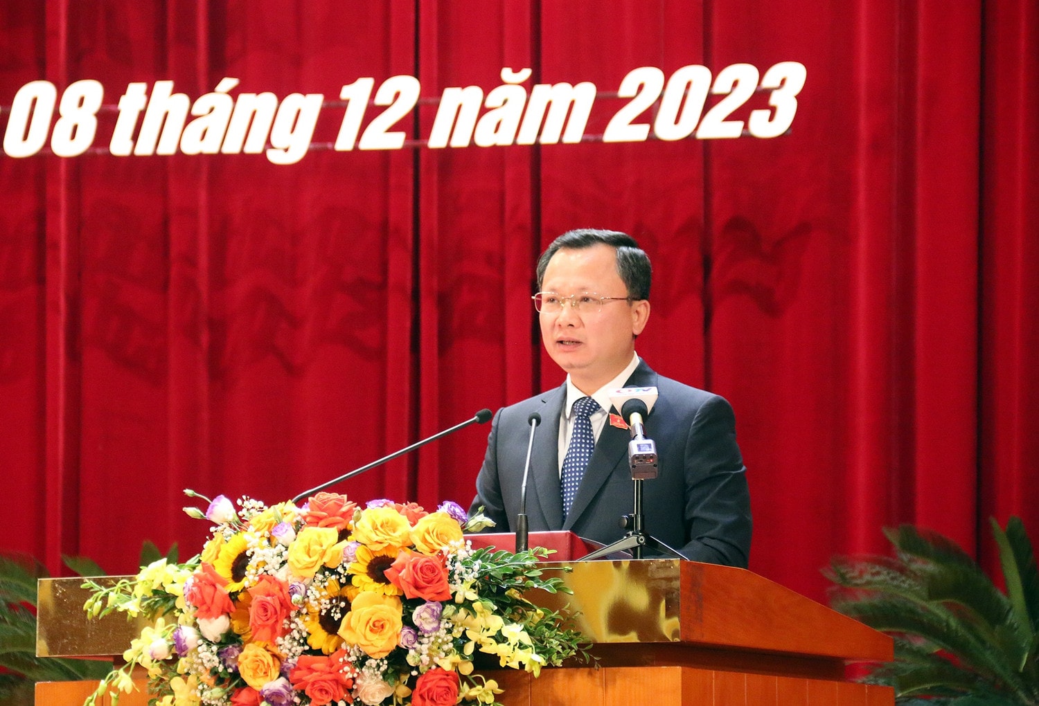 Tân Chủ tịch UBND tỉnh Quảng Ninh Cao Tường Huy phát biểu nhận nhiệm vụ Ông Cao Tường Huy được bầu giữ chức vụ Chủ tịch UBND tỉnh Quảng Ninh -1