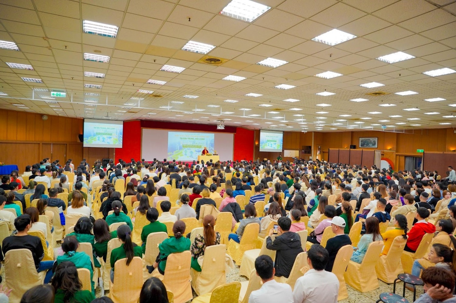 Thầy Thích Trúc Thái Minh lan tỏa Phật Pháp, gắn kết người Việt xa xứ -0