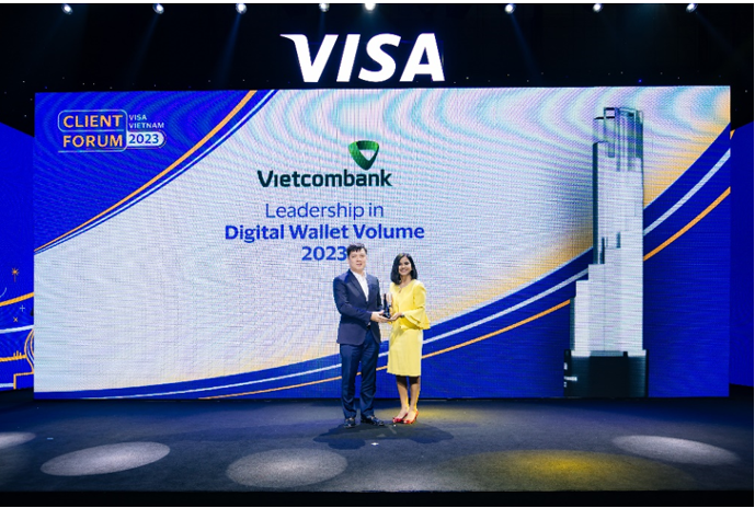 Vietcombank được Visa vinh danh 12 hạng mục giải thưởng quan trọng trong hoạt động thẻ năm 2023 -0