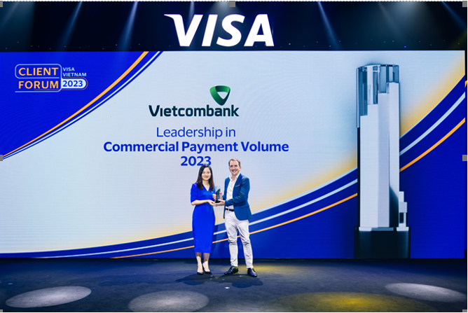 Vietcombank được Visa vinh danh 12 hạng mục giải thưởng quan trọng trong hoạt động thẻ năm 2023 -0