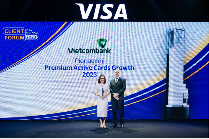 Vietcombank được Visa vinh danh 12 hạng mục giải thưởng quan trọng trong hoạt động thẻ năm 2023 -0