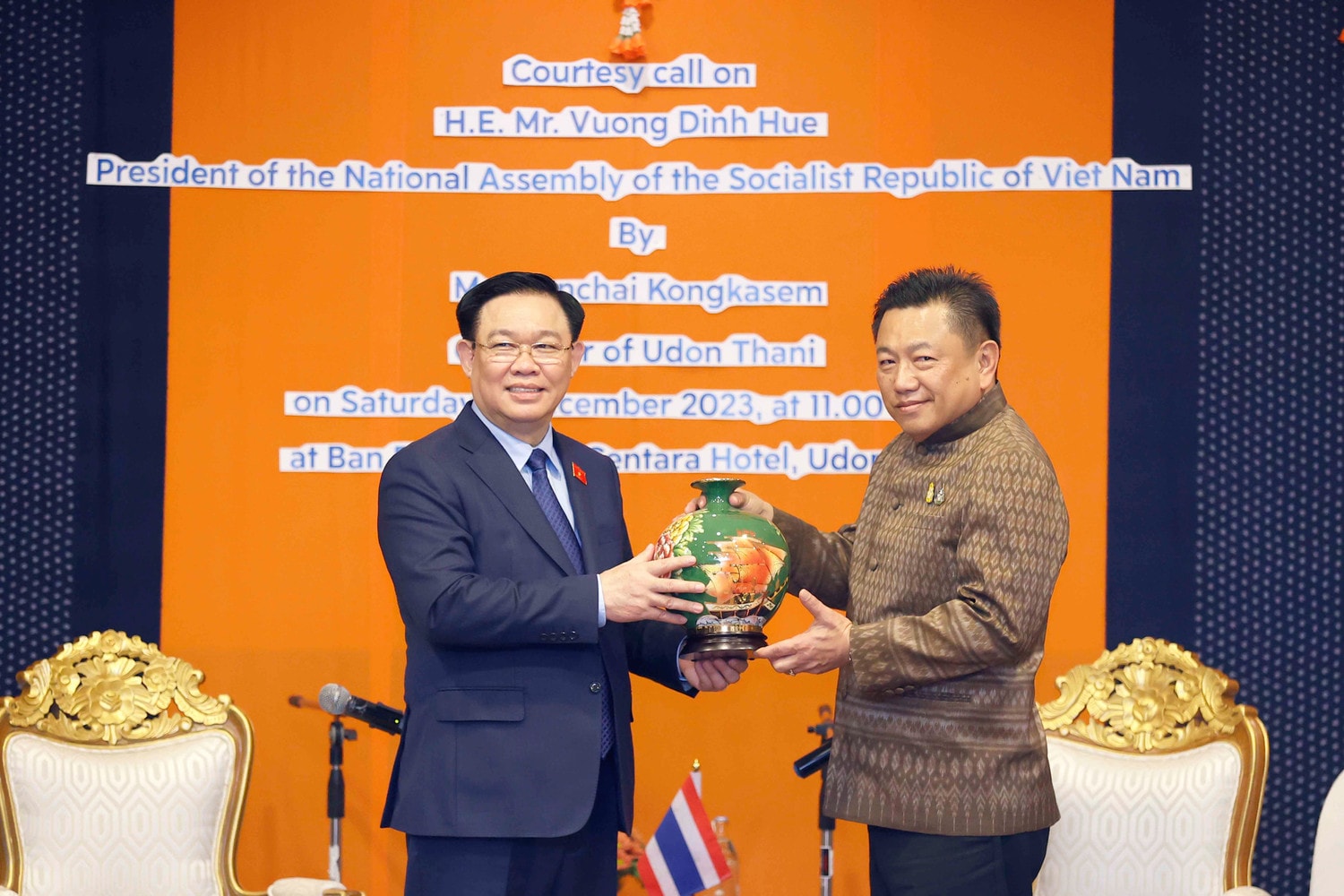 Chủ tịch Quốc hội Vương Đình Huệ tiếp Tỉnh trưởng tỉnh Udon Thani, Thái Lan -0