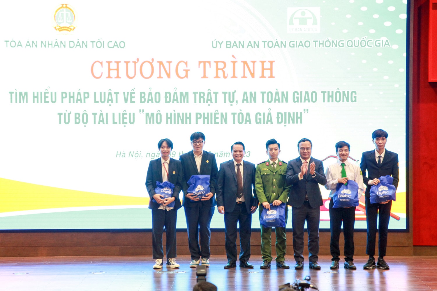 Đổi mới, đa da hóa các nội dung, hình thức tuyên truyền phổ biến, giáo dục pháp luật về an toàn giao thông -0