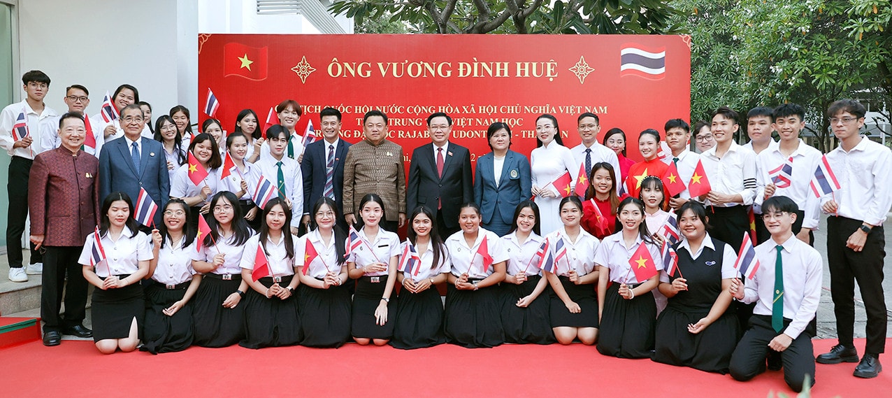 Chủ tịch Quốc hội Vương Đình Huệ thăm Đại học Hoàng gia Rajabhat Udon Thani -0