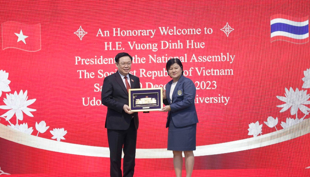 Chủ tịch Quốc hội Vương Đình Huệ thăm Đại học Hoàng gia Rajabhat Udon Thani -0