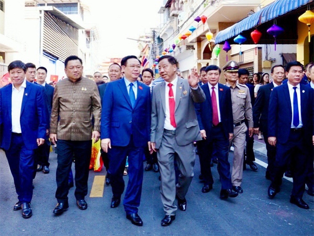Chủ tịch Quốc hội Vương Đình Huệ dự Lễ khai trương Phố Việt Nam tại Udon Thani, Thái Lan -8