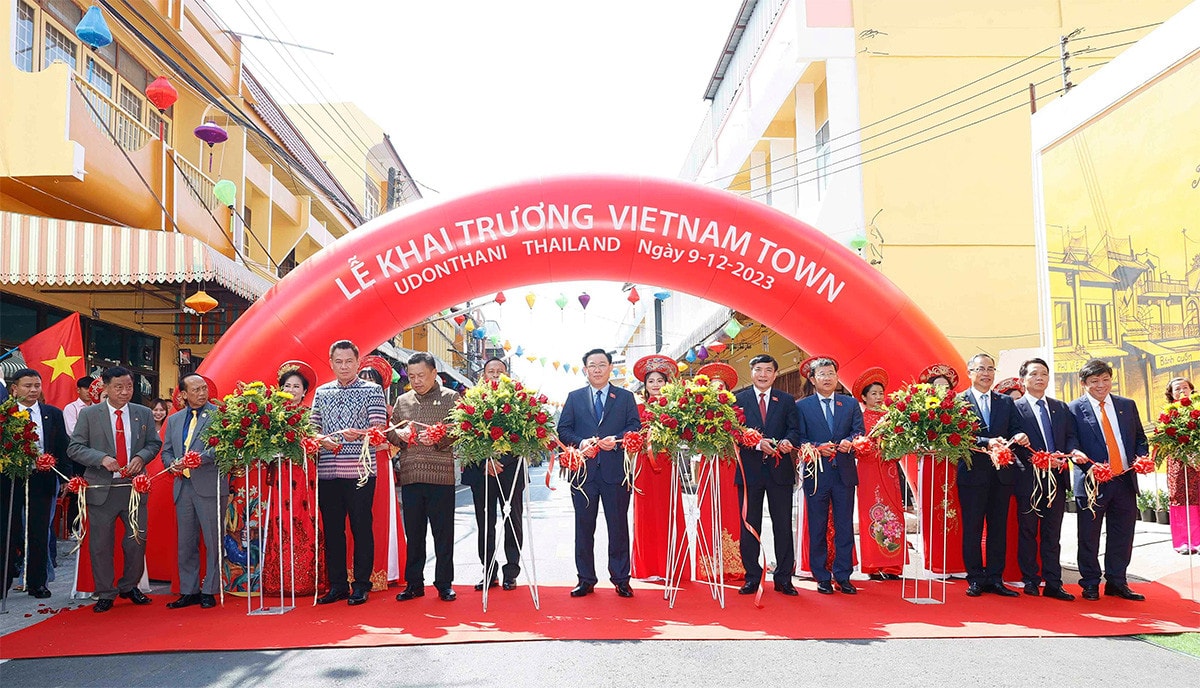 Chủ tịch Quốc hội Vương Đình Huệ dự Lễ khai trương Phố Việt Nam tại Udon Thani, Thái Lan -0