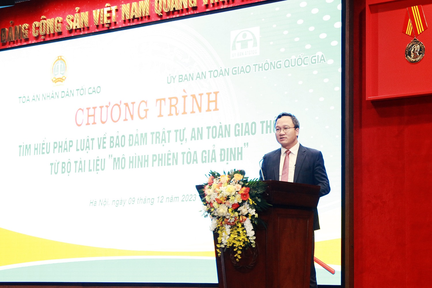 Phó Chủ tịch chuyên trách Ủy ban An toàn giao thông quốc gia Khuất Việt Hùng phát biểu tại chương trình Đổi mới, đa da hóa các nội dung, hình thức tuyên truyền phổ biến, giáo dục pháp luật về an toàn giao thông -0