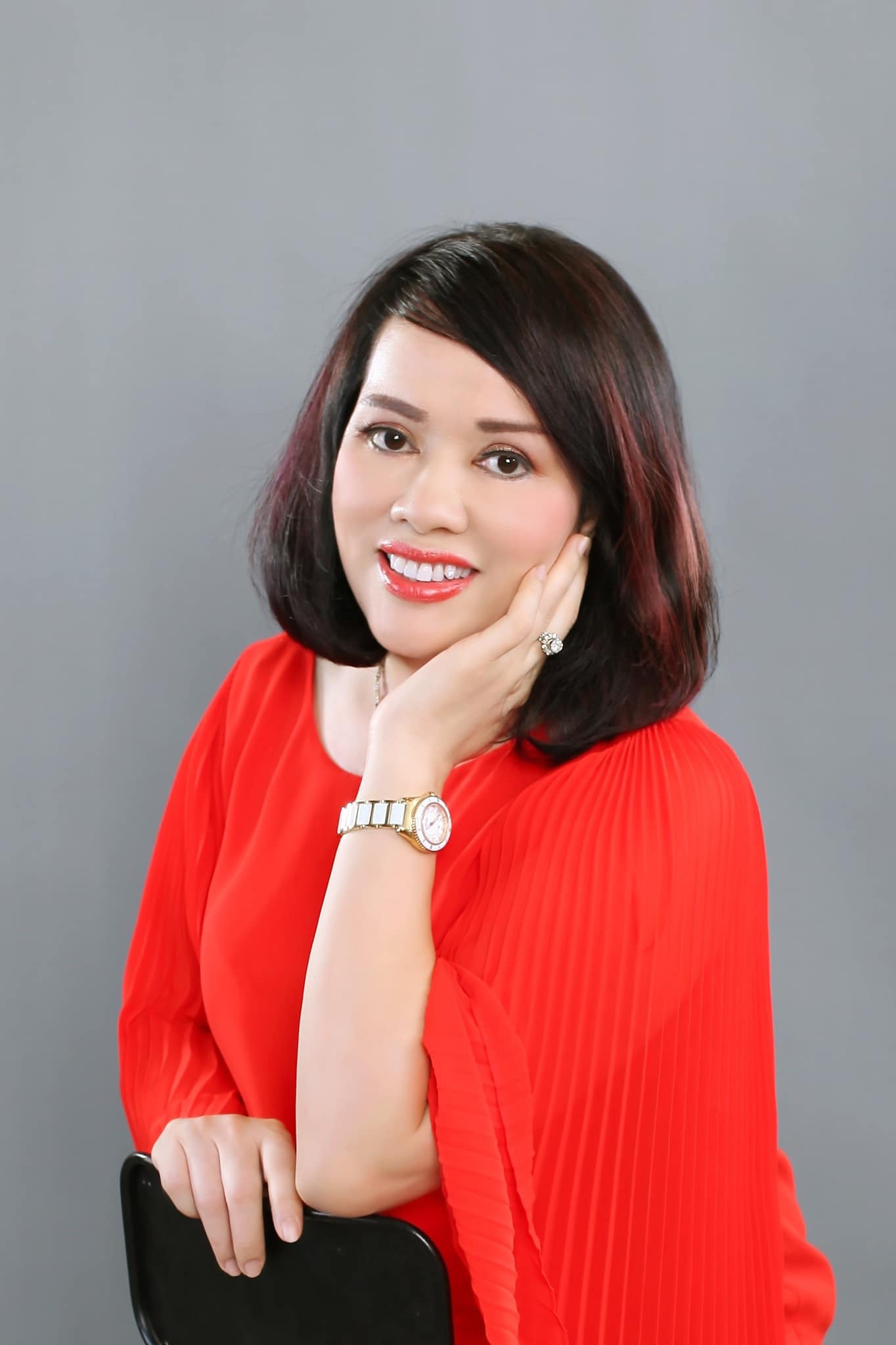 Tình đời, tình người da diết trong tập thơ: “Em vẫn khắc tên anh trong miền nhớ” của Phượng Hồng Kông -0