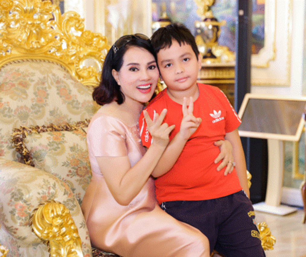 Tình đời, tình người da diết trong tập thơ: “Em vẫn khắc tên anh trong miền nhớ” -0