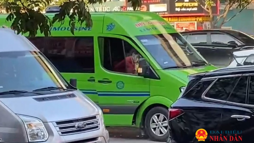 Hà Nội: Xe dù, bến cóc hoành hành dịp cận Tết trên đường Khuất Duy Tiến – Nguyễn Xiển -0