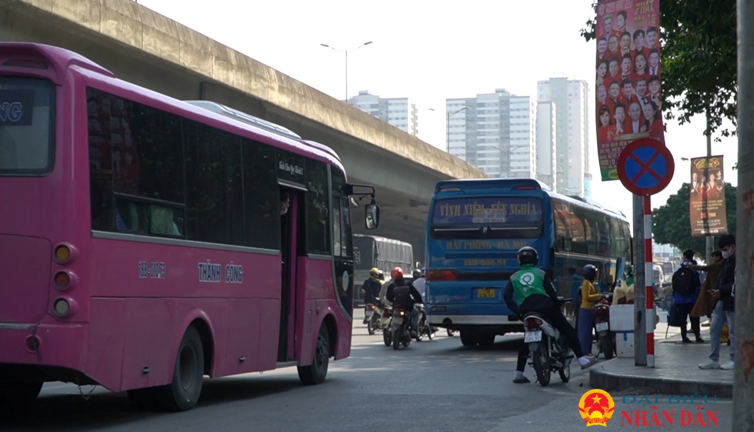 Hà Nội: Xe dù, bến cóc hoành hành dịp cận Tết trên đường Khuất Duy Tiến – Nguyễn Xiển -0