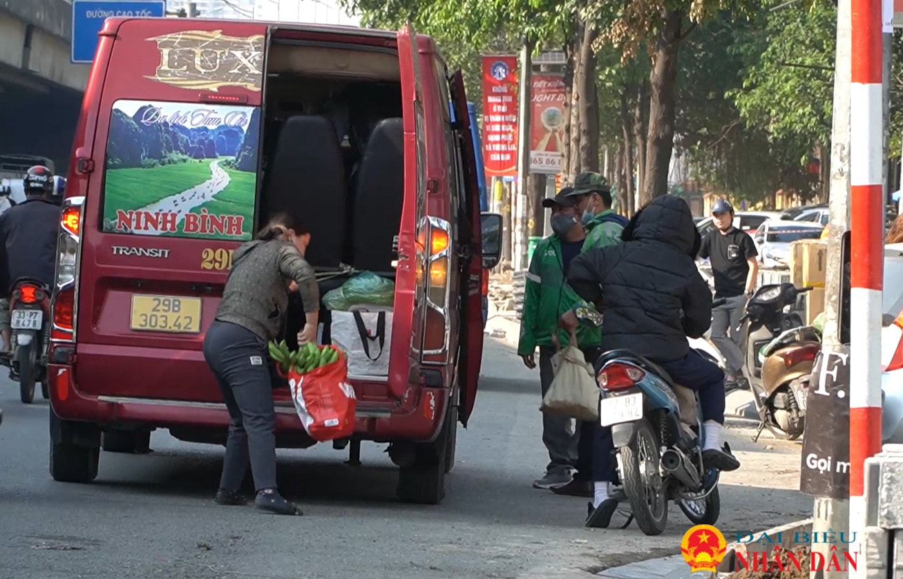 Hà Nội: Xe dù, bến cóc hoành hành dịp cận Tết trên đường Khuất Duy Tiến – Nguyễn Xiển -0
