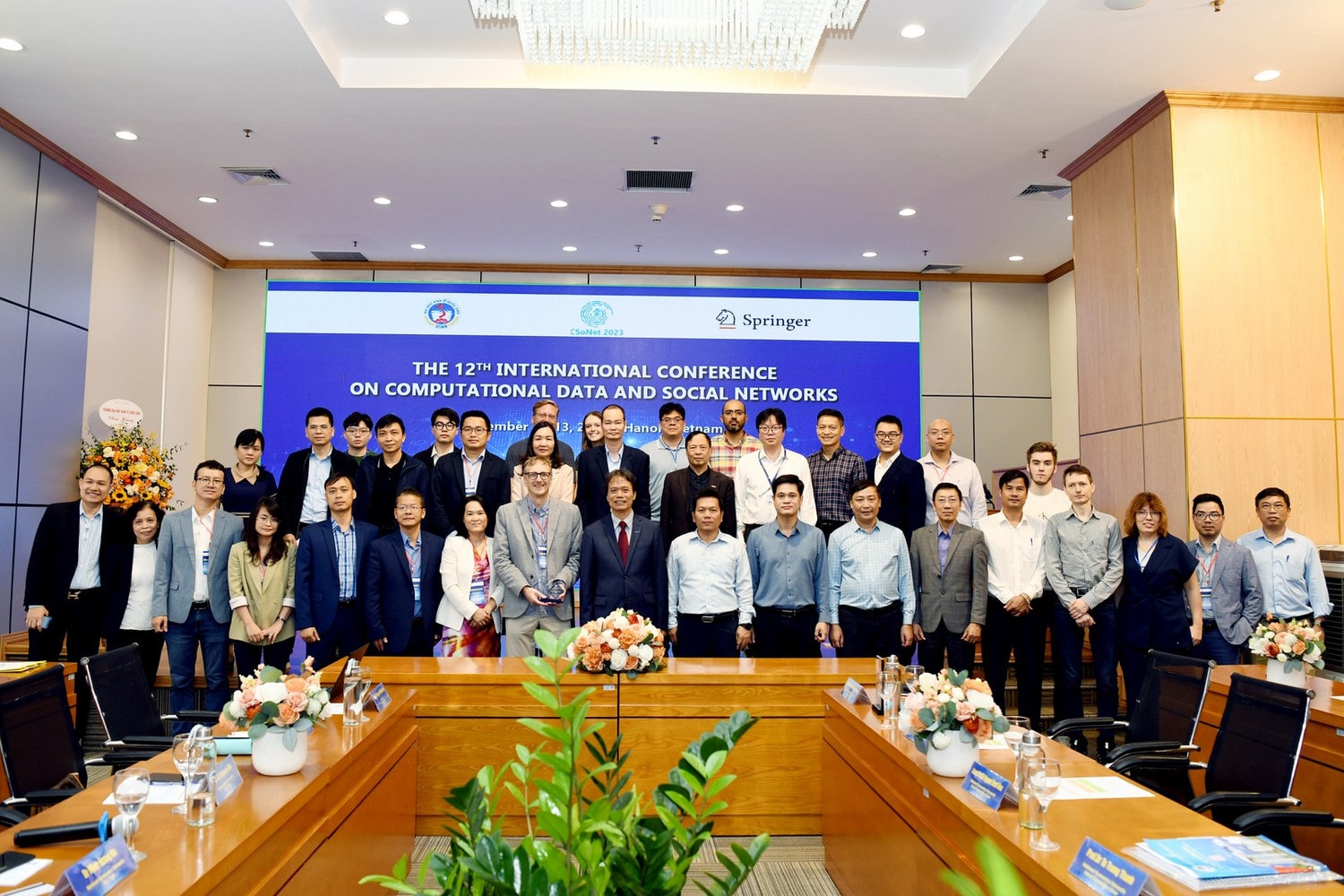 Hội thảo Khoa học quốc tế Hội thảo Khoa học quốc tế về Tính toán dữ liệu và mạng xã hội : Diễn đàn giải quyết các vấn đề điện toán mới -0