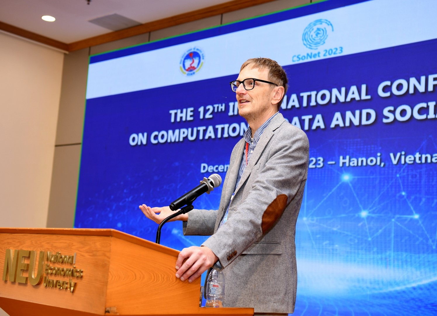 Hội thảo Khoa học quốc tế Hội thảo Khoa học quốc tế về Tính toán dữ liệu và mạng xã hội : Diễn đàn giải quyết các vấn đề điện toán mới -0