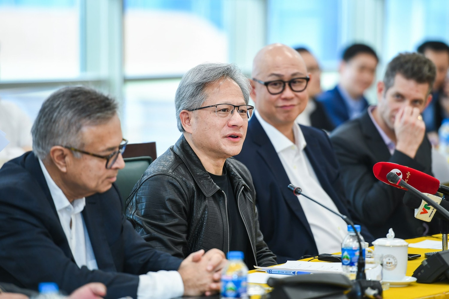 “Không một quốc gia nào tụt hậu về AI mà phát triển được” -0