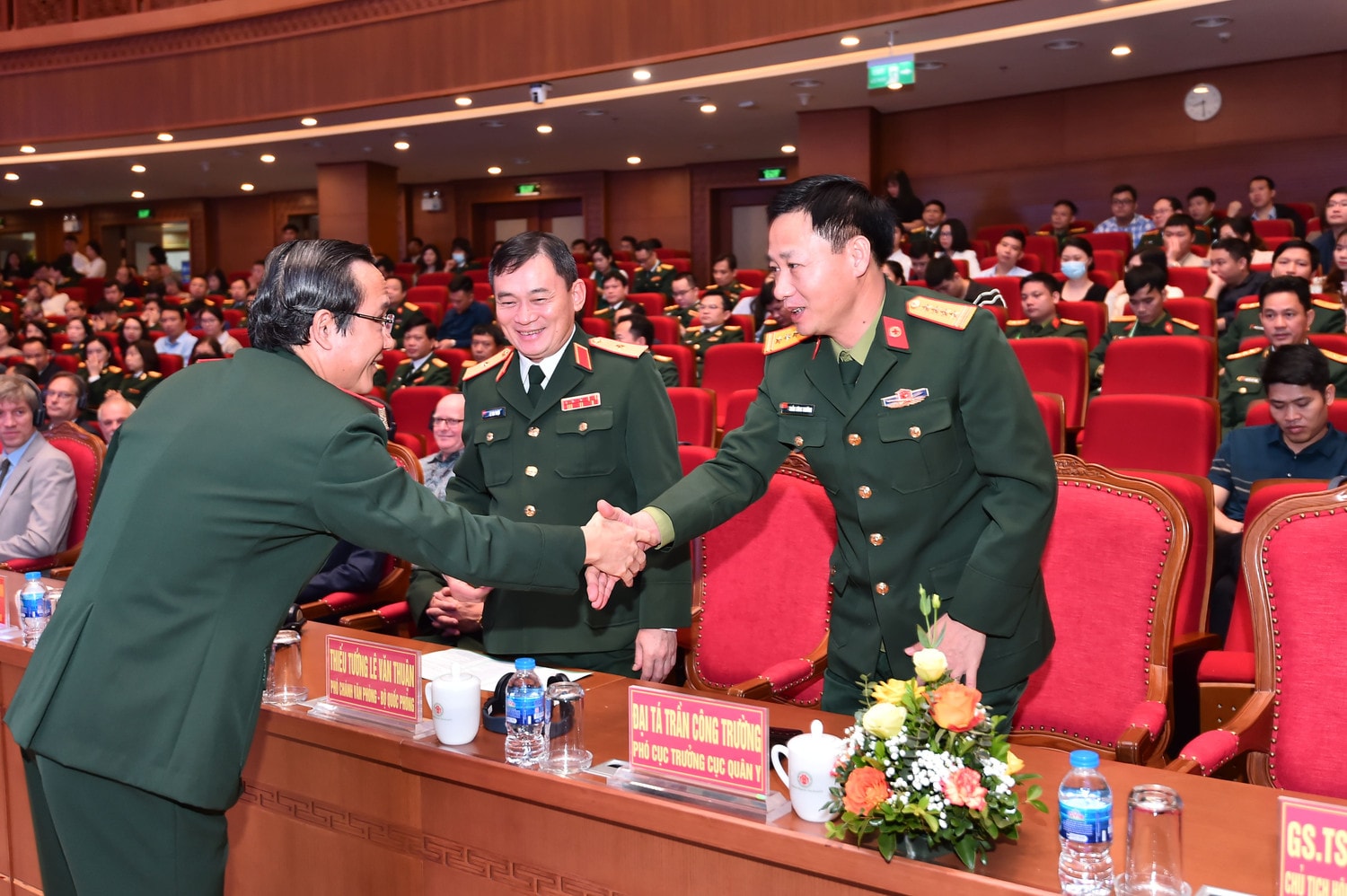 Hội thảo được nhiều nhà khoa học trong nước và quốc tế quan tâm, có sự tham gia lãnh đạo Bộ Y tế, Bộ Quốc phòng, Bộ Khoa học Công nghệ, các bộ ban ngành, các tổ chức khoa học, các chính khách đến từ Châu âu, Đức, Malaysia, Cơ quan trao đổi hàn lâm Đức (Ảnh: Trần Hiệp) Giám đốc Bệnh viện TWQĐ 108 được bổ nhiệm làm Giáo sư Đại học Tuebingen, Đức -0