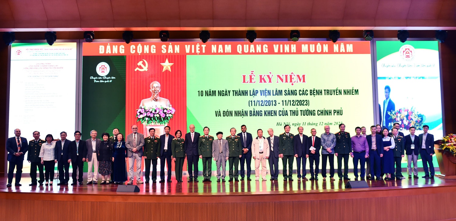 Viện Lâm sàng các bệnh truyền nhiễm thuộc Bệnh viện Trung ương Quân đội 108 đón nhận Bằng khen của Thủ tướng Chính phủ -0