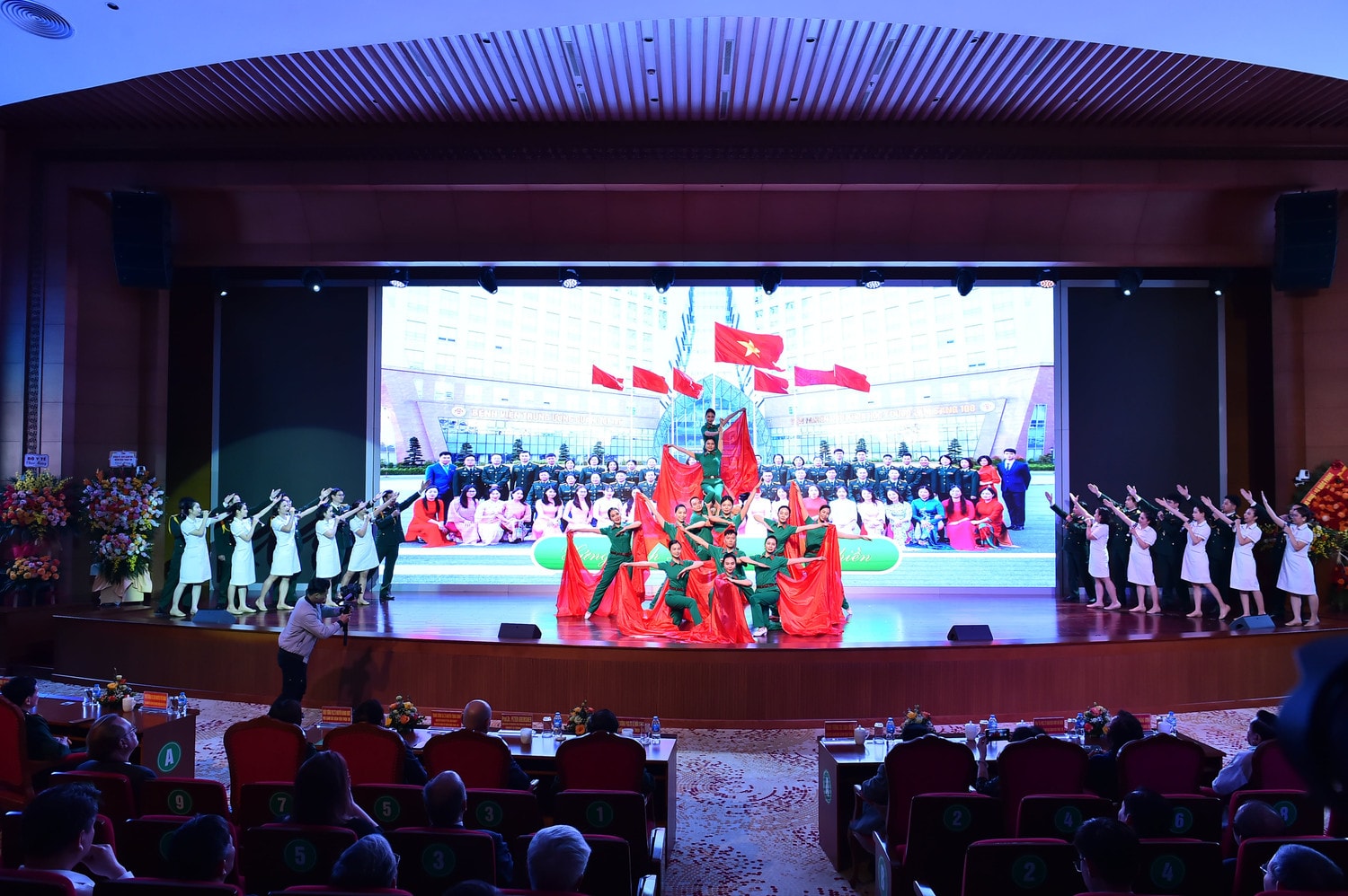 Viện Lâm sàng các bệnh truyền nhiễm thuộc Bệnh viện Trung ương Quân đội 108 đón nhận Bằng khen của Thủ tướng Chính phủ -0