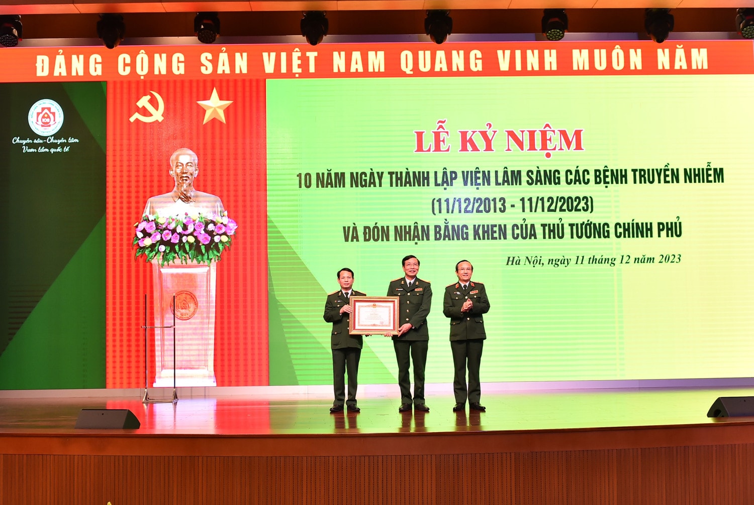 Viện Lâm sàng các bệnh truyền nhiễm thuộc Bệnh viện Trung ương Quân đội 108 đón nhận Bằng khen của Thủ tướng Chính phủ -0