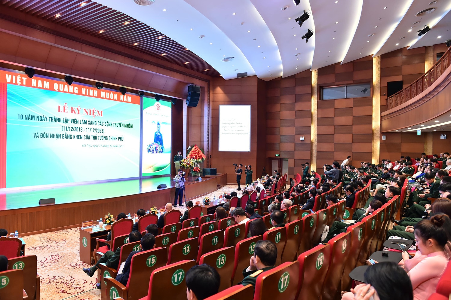 Viện Lâm sàng các bệnh truyền nhiễm thuộc Bệnh viện Trung ương Quân đội 108 đón nhận Bằng khen của Thủ tướng Chính phủ -0
