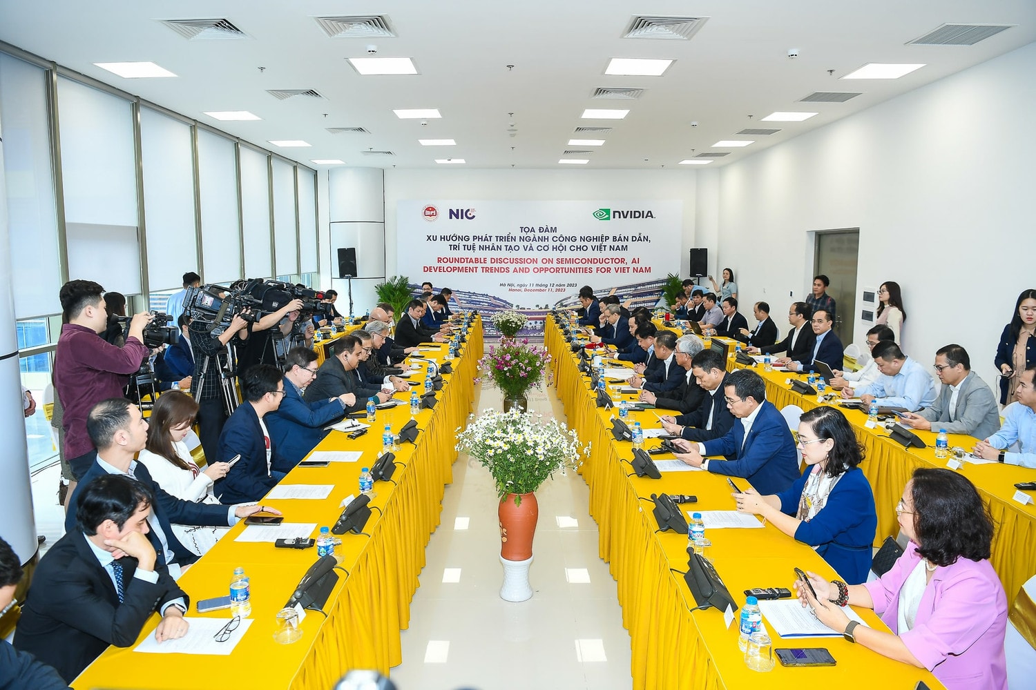 “Không một quốc gia nào tụt hậu về AI mà phát triển được” -0