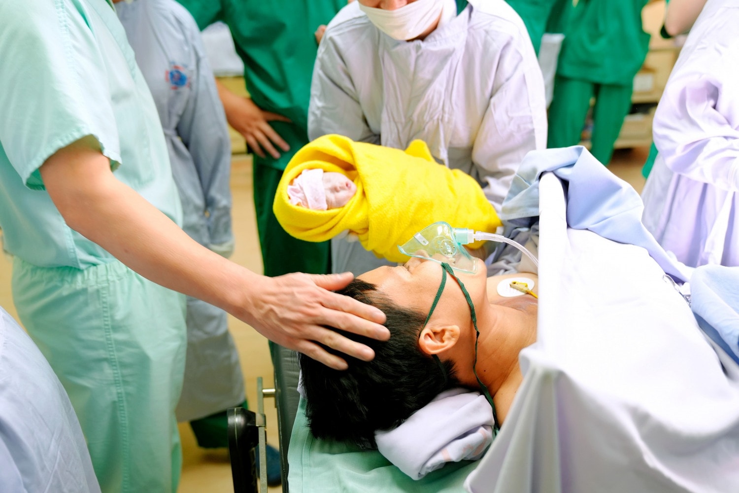 Nỗ lực giữ con đầy xúc động của người mẹ hiếm muộn 13 năm, mang trong mình căn bệnh ung thư vú -0