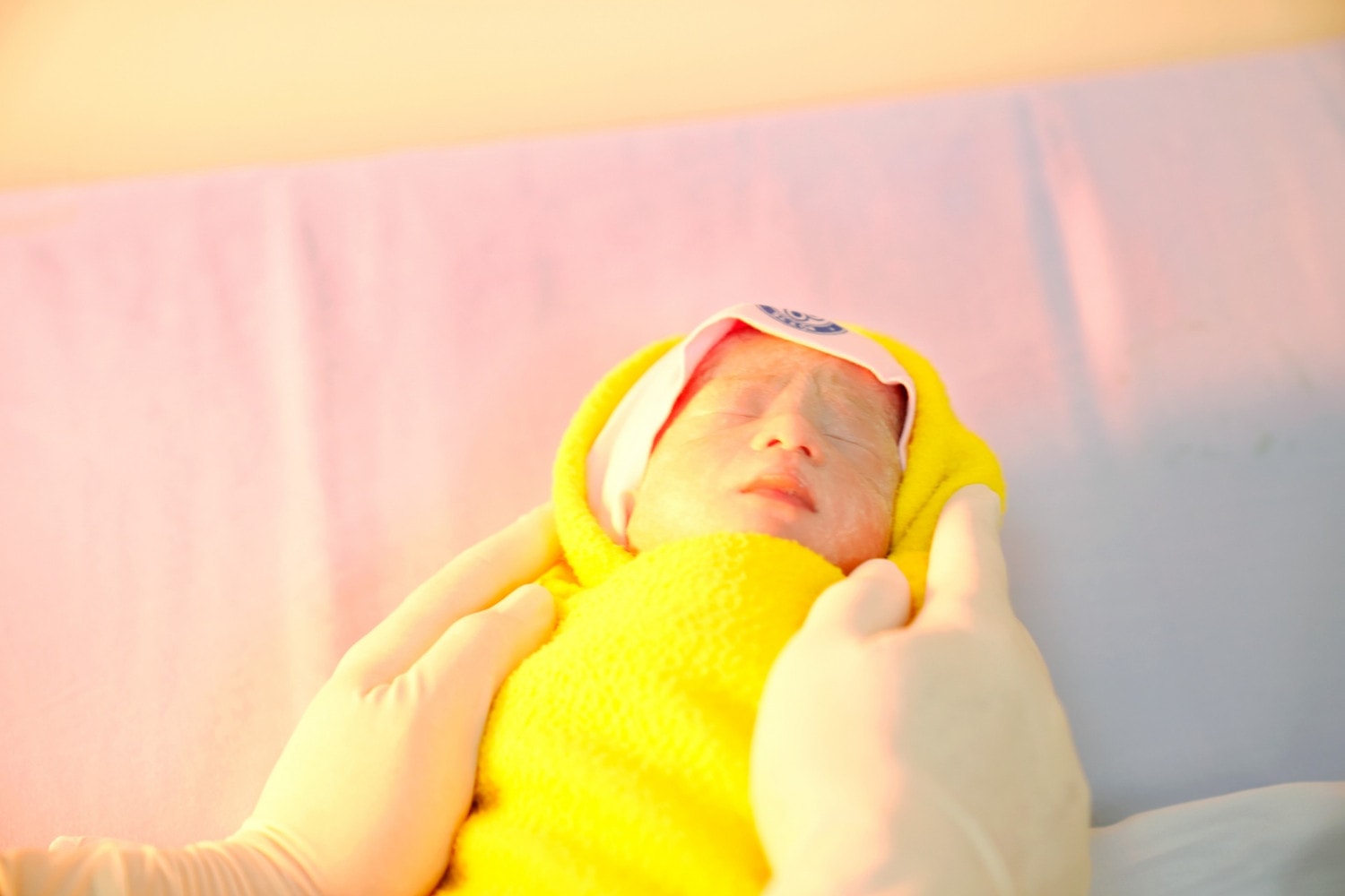 Nỗ lực giữ con đầy xúc động của người mẹ hiếm muộn 13 năm, mang trong mình căn bệnh ung thư vú -0