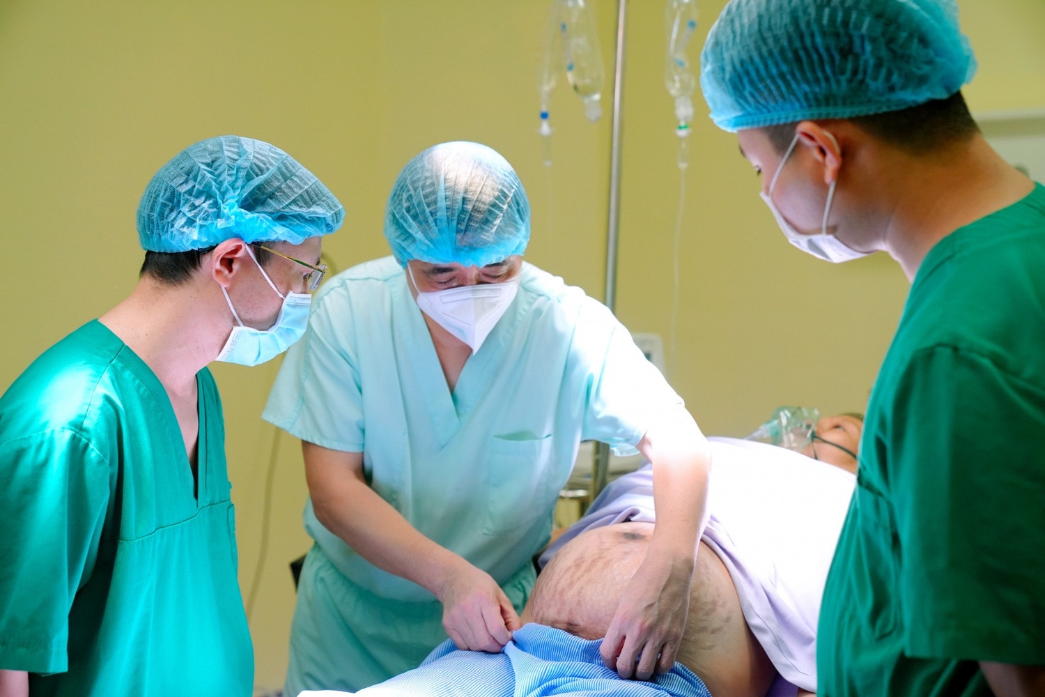 Nỗ lực giữ con đầy xúc động của người mẹ hiếm muộn 13 năm, mang trong mình căn bệnh ung thư vú -0