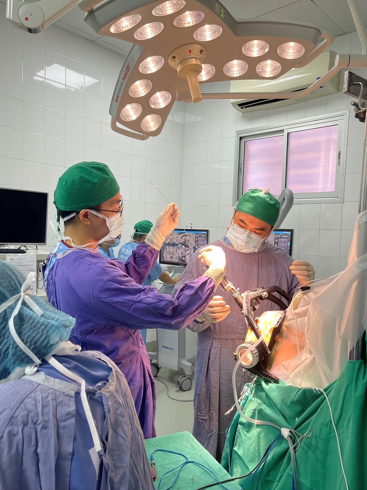 Thêm hai trường hợp Parkinson nặng được phẫu thuật thành công -0