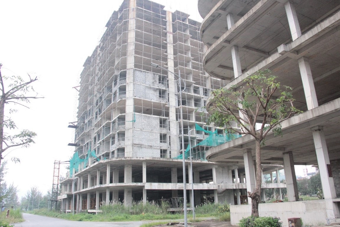 Nhiều người dân TP. Đà Nẵng xót xa khi hàng trăm căn biệt thự, nhà cao tầng, công trình giao thông trong khu đô thị dần xuống cấp Loạt bài: Những đại dự án đứng bánh làm “hao tổn” nguồn lực Đà Nẵng -0