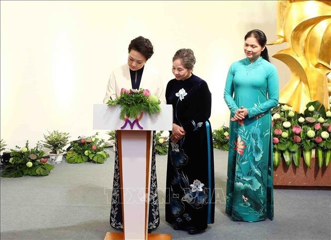 Phu nhân Tổng Bí thư Nguyễn Phú Trọng và Phu nhân Tổng Bí thư, Chủ tịch nước Trung Quốc Tập Cận Bình thăm Bảo tàng Phụ nữ Việt Nam -0