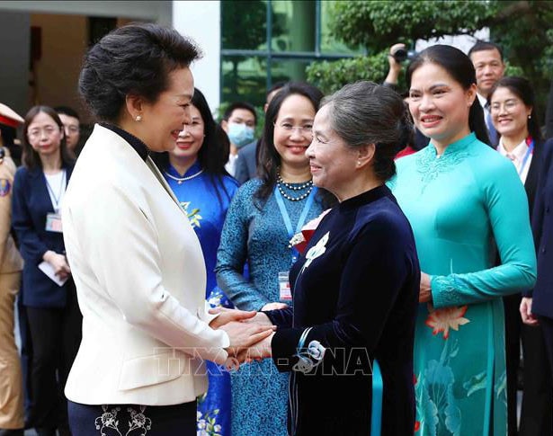 Phu nhân Tổng Bí thư Nguyễn Phú Trọng và Phu nhân Tổng Bí thư, Chủ tịch nước Trung Quốc Tập Cận Bình thăm Bảo tàng Phụ nữ Việt Nam -0