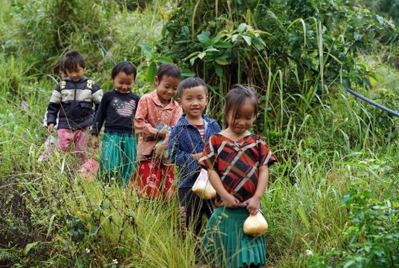 Điểm trường của học sinh nghèo không có cả rau ăn -0