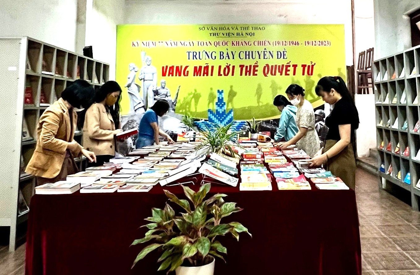 Trưng bày sách, báo chuyên đề “Vang mãi lời thề quyết tử” -0
