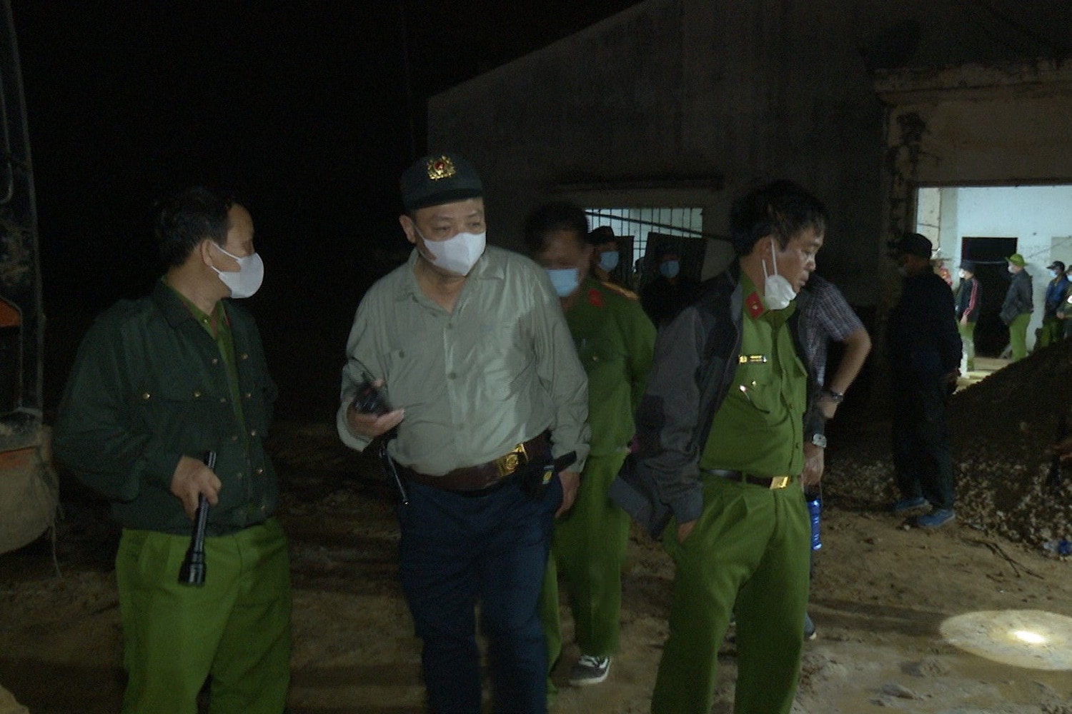 Triệt phá đường dây khai thác vàng trái phép quy mô lớn nhất tỉnh Bình Thuận -0