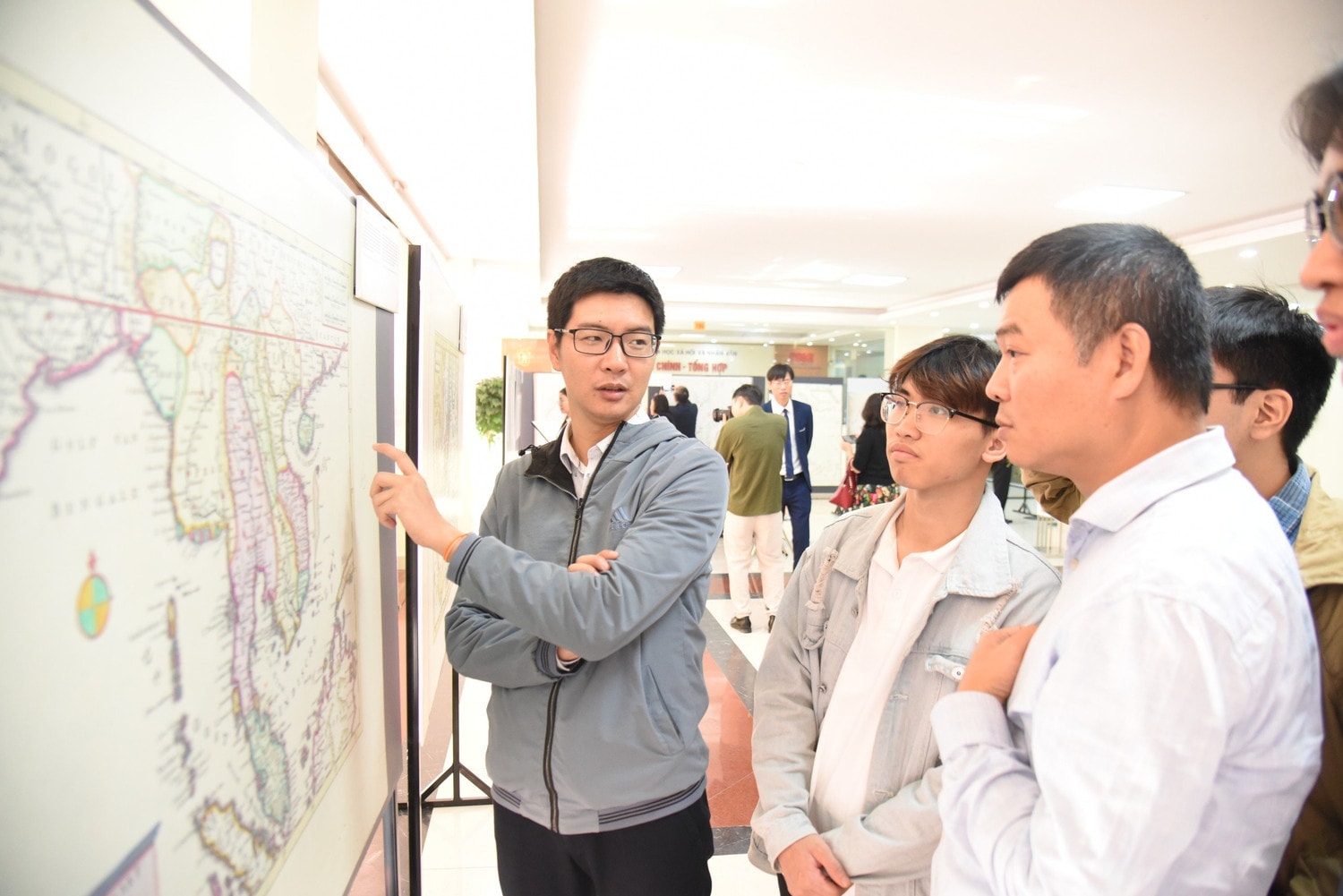 Khai mạc Trưng bày “Vẽ bản đồ Rồng: Việt Nam trong mắt các nhà làm bản đồ Hà Lan” -0