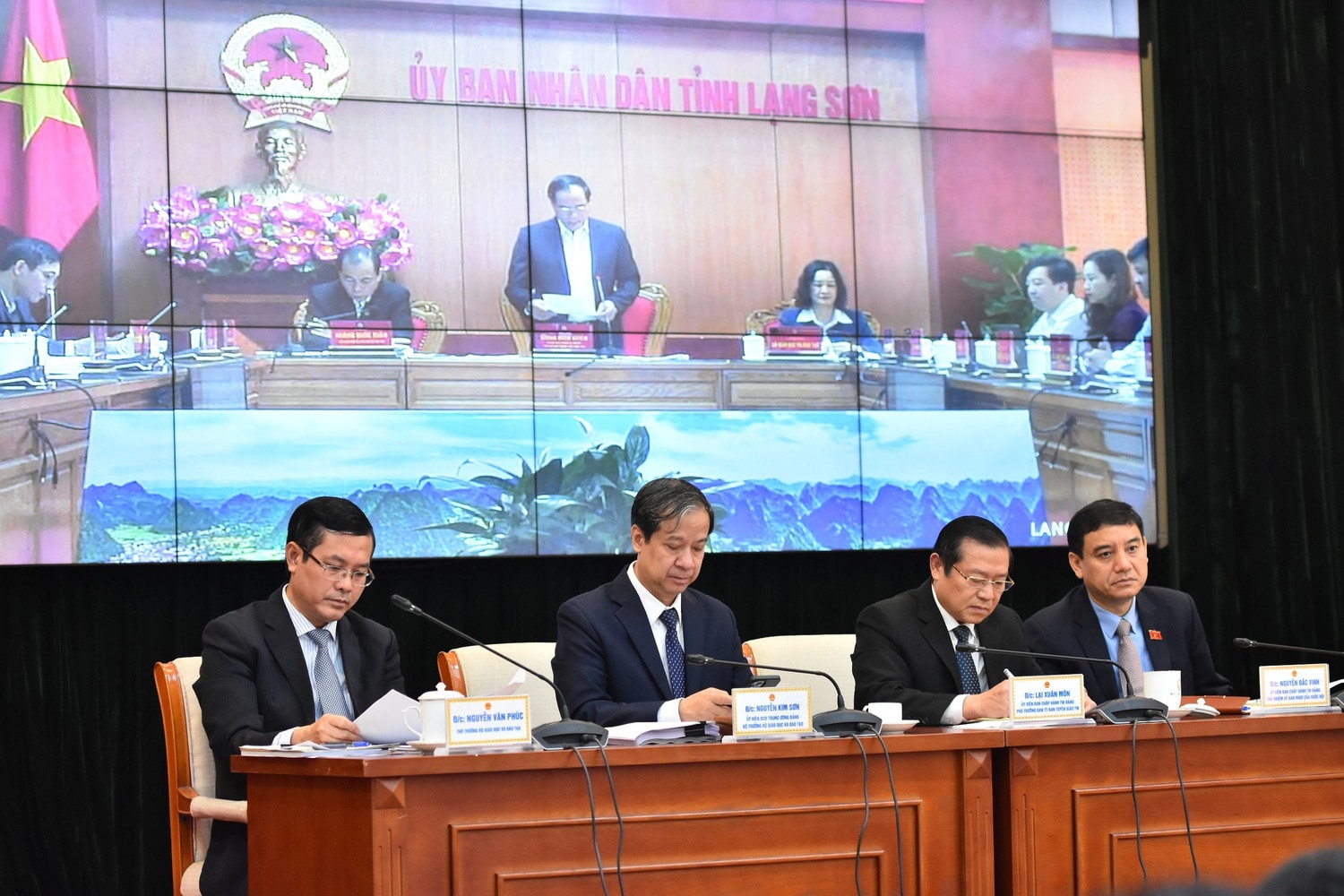 Bộ trưởng GD-ĐT: “Tiền” và “con người” là 2 từ khoá quan trọng trong nguồn lực để đổi mới giáo dục -0