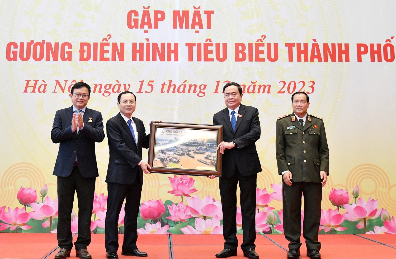 Phó Chủ tịch Thường trực Quốc hội Trần Thanh Mẫn gặp mặt Đoàn đại biểu thành phố Cần Thơ