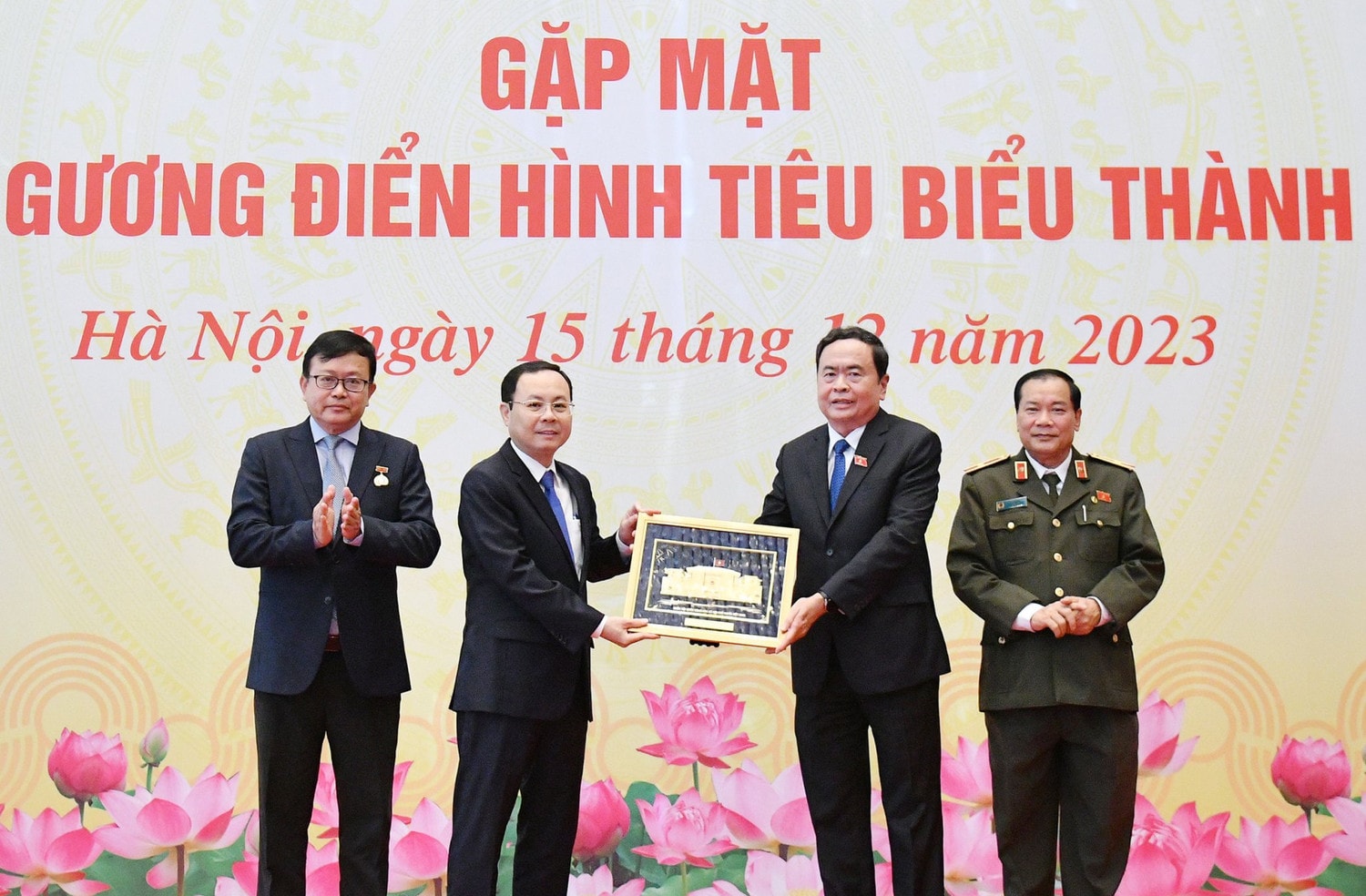 Phó Chủ tịch Thường trực Quốc hội Trần Thanh Mẫn gặp mặt Đoàn đại biểu thành phố Cần Thơ