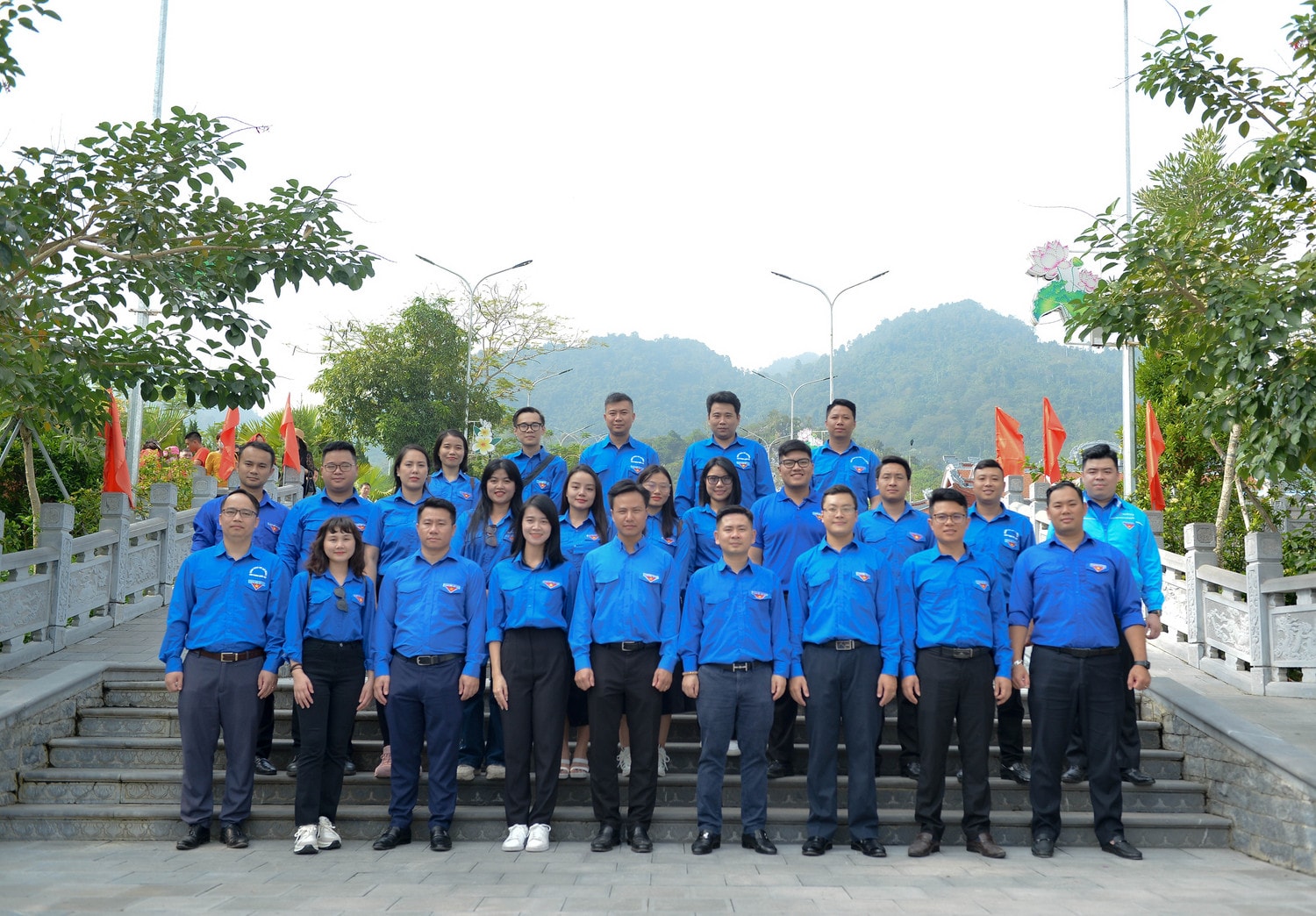 Dâng hương tưởng niệm anh hùng, liệt sĩ tại nghĩa trang Vị Xuyên -0