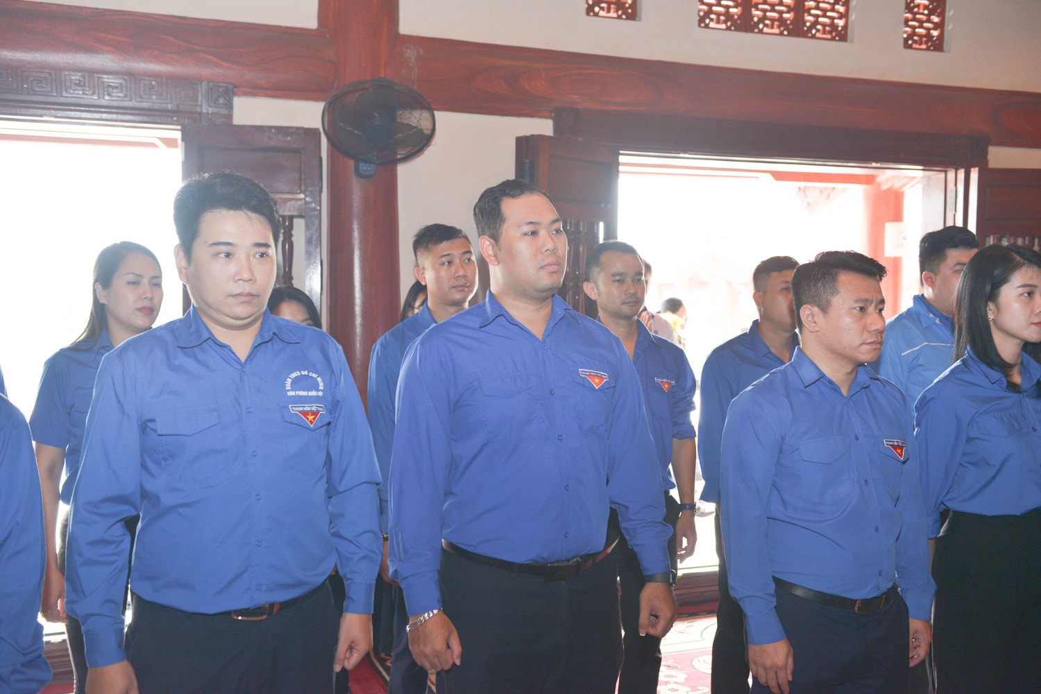Dâng hương tưởng niệm anh hùng, liệt sĩ tại nghĩa trang Vị Xuyên -4