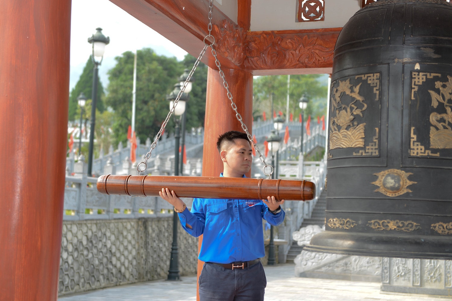 Dâng hương tưởng niệm anh hùng, liệt sĩ tại nghĩa trang Vị Xuyên -2