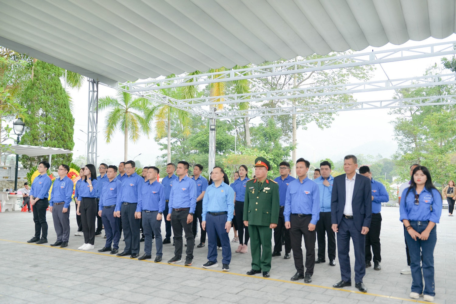Dâng hương tưởng niệm anh hùng, liệt sĩ tại nghĩa trang Vị Xuyên -0