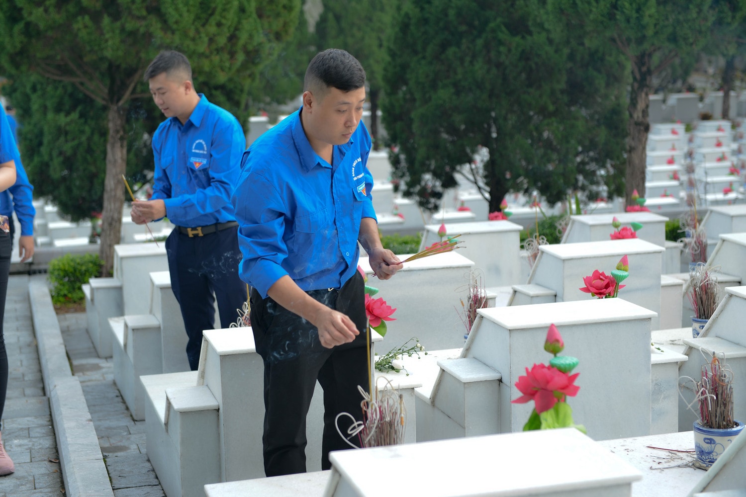 Dâng hương tưởng niệm anh hùng, liệt sĩ tại nghĩa trang Vị Xuyên -0