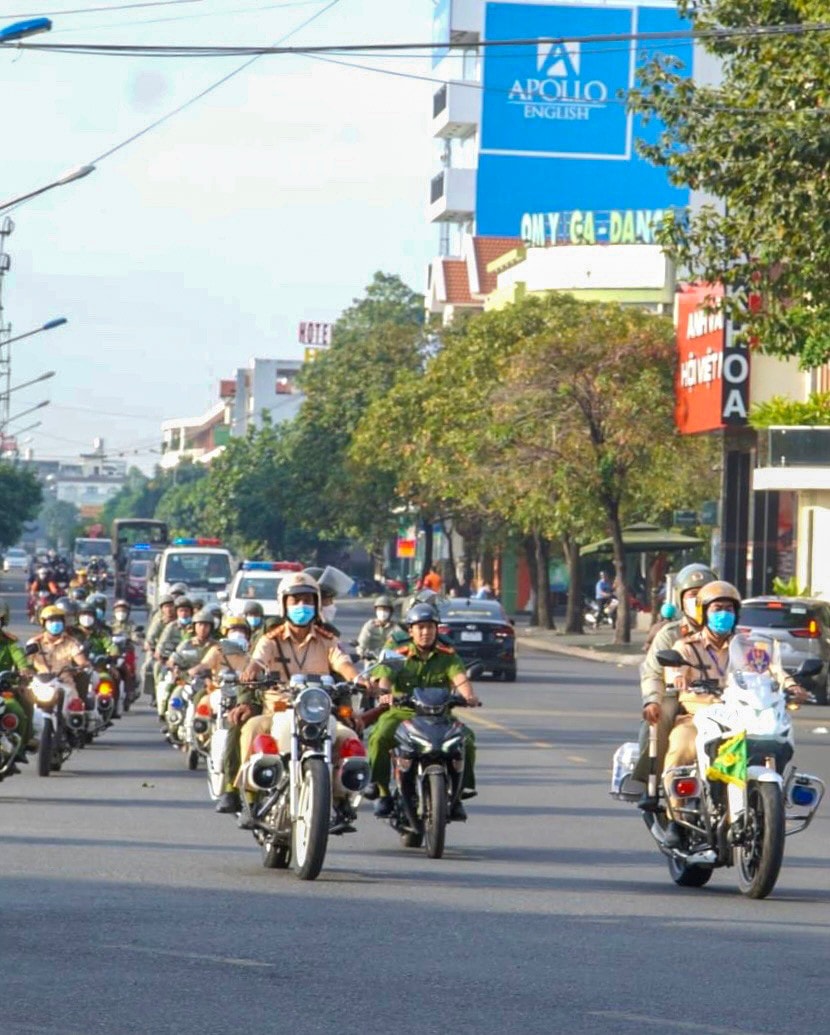 Bình Dương: Công an TP Dĩ An tổ chức cao điểm ra quân trấn áp tội phạm 